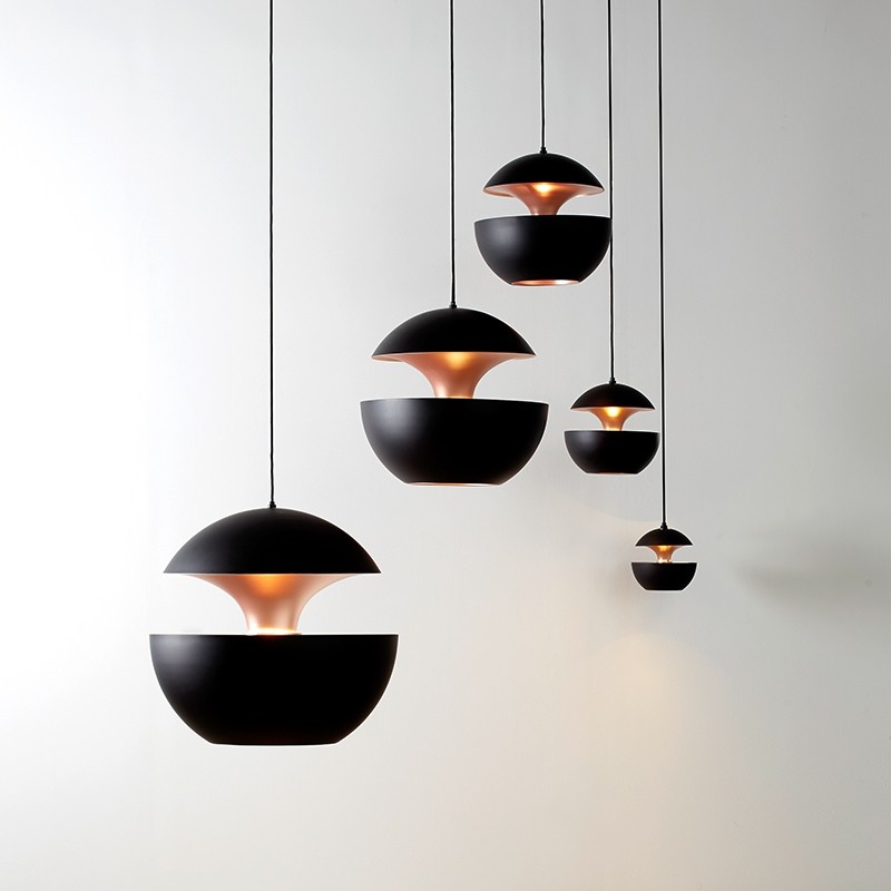 DCWEditionsHereComestheSunPendelSortKobber-35