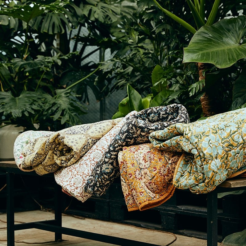 NordalHndquiltetTppeBlomsterTerracotta-31